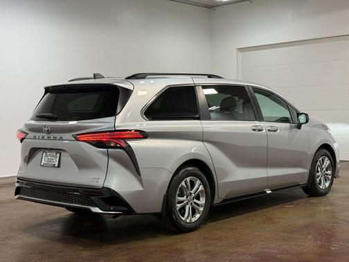 2022 Toyota Sienna XSE 7 Passenger