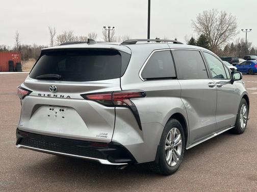 2022 Toyota Sienna XSE 7 Passenger