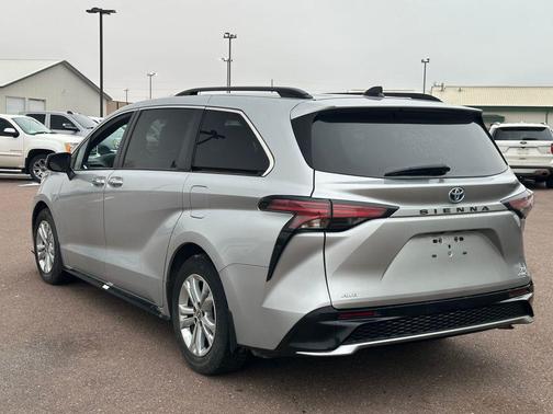 2022 Toyota Sienna XSE 7 Passenger