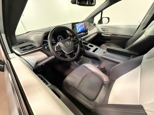 2022 Toyota Sienna XSE 7 Passenger