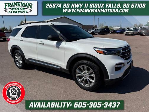 Star White Metallic Tri-Coat 2022 Ford Explorer XLT