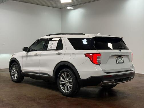 Star White Metallic Tri-Coat 2022 Ford Explorer XLT