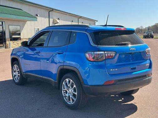 Hydro Blue Pearlcoat 2024 Jeep Compass Latitude Lux