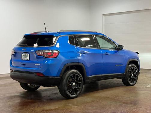 Hydro Blue Pearlcoat 2024 Jeep Compass Latitude Lux