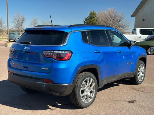 Hydro Blue Pearlcoat 2024 Jeep Compass Latitude Lux