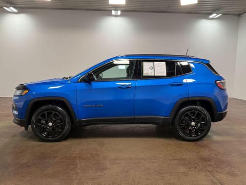 Hydro Blue Pearlcoat 2024 Jeep Compass Latitude Lux