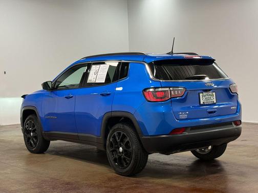 Hydro Blue Pearlcoat 2024 Jeep Compass Latitude Lux
