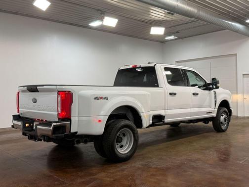 Oxford White 2024 Ford F-350 XLT