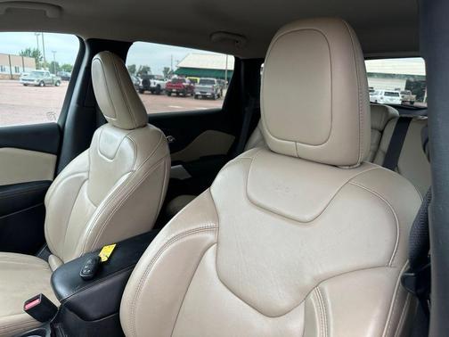 Bright White Clearcoat 2017 Jeep Cherokee Limited