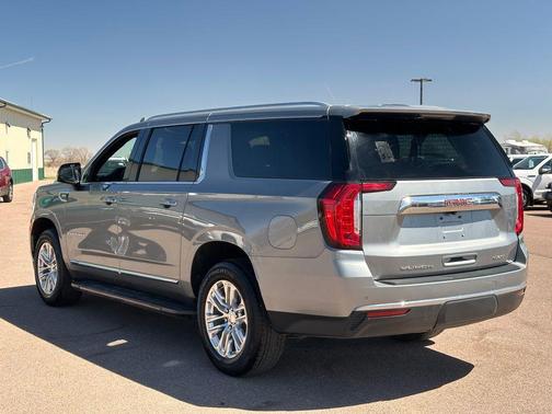 Sterling Metallic 2023 GMC Yukon XL SLT