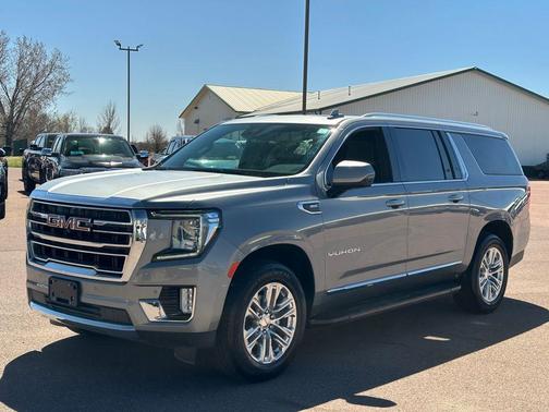 Sterling Metallic 2023 GMC Yukon XL SLT