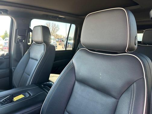 Sterling Metallic 2023 GMC Yukon XL SLT