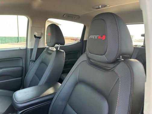 Onyx Black 2022 GMC Canyon AT4