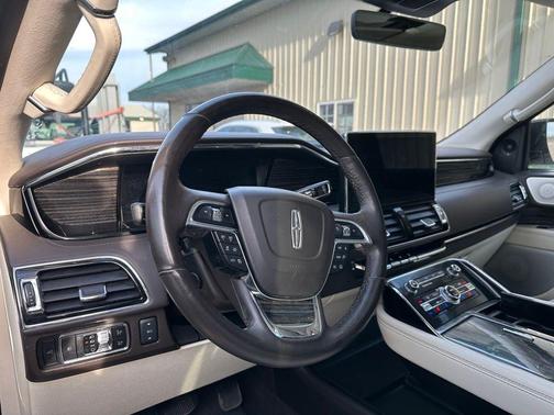 White Metallic 2024 Lincoln Navigator Black Label