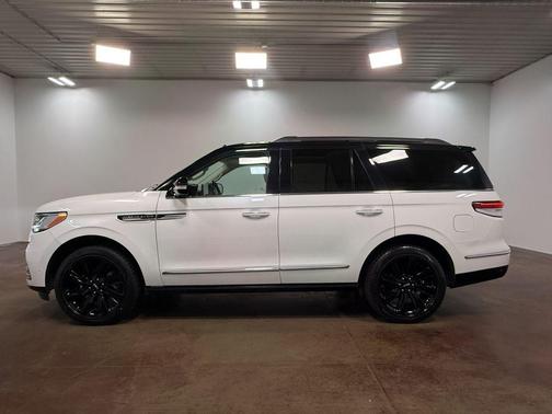 White Metallic 2024 Lincoln Navigator Black Label