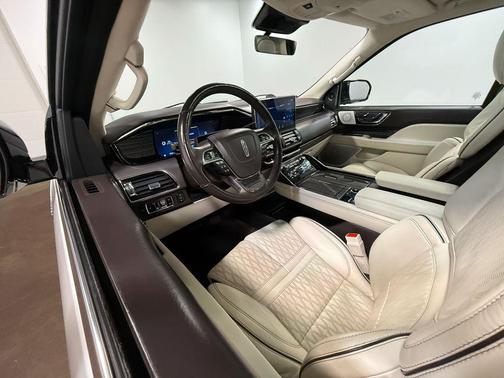 White Metallic 2024 Lincoln Navigator Black Label