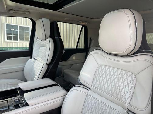 White Metallic 2024 Lincoln Navigator Black Label