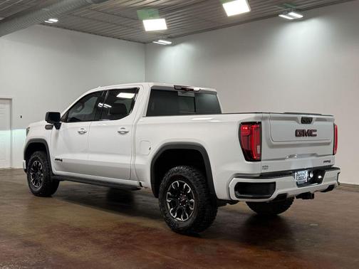Summit White 2024 GMC Sierra 1500 AT4