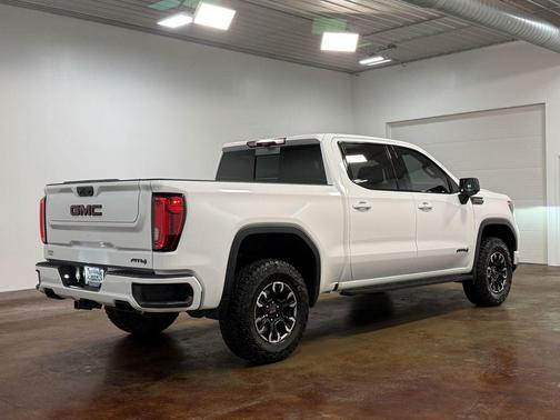 Summit White 2024 GMC Sierra 1500 AT4