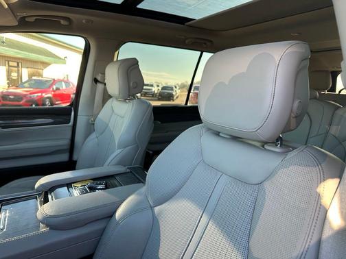 2022 Jeep Wagoneer Series II 4x4