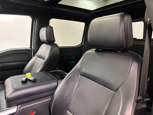Oxford White 2023 Ford F-150 Lariat