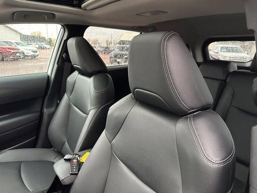Wind Chill Pearl 2022 Toyota Corolla Cross XLE