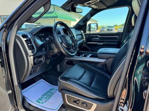 Diamond Black Crystal Pearlcoat 2024 RAM 1500 Laramie