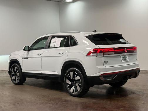 Pure White 2024 Volkswagen Atlas Cross Sport 2.0T SE w/Technology 4MOTION