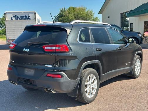 Brilliant Black Crystal Pearlcoat 2015 Jeep Cherokee Latitude