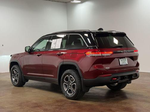 Velvet Red Pearlcoat 2022 Jeep Grand Cherokee Trailhawk