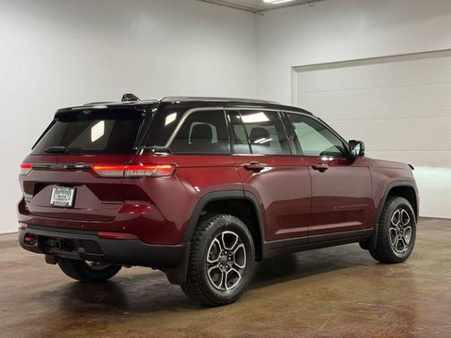 Velvet Red Pearlcoat 2022 Jeep Grand Cherokee Trailhawk