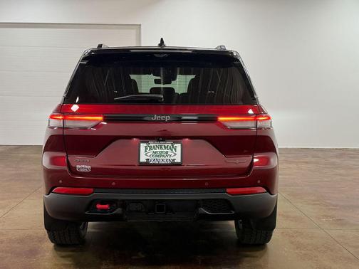 Velvet Red Pearlcoat 2022 Jeep Grand Cherokee Trailhawk