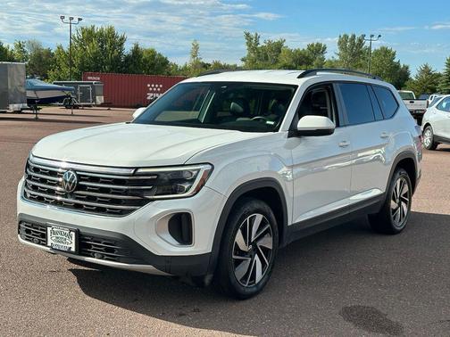 Pure White 2024 Volkswagen Atlas 2.0T SE w/Technology 4MOTION