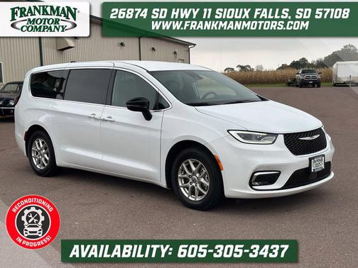 Bright White Clearcoat 2025 Chrysler Pacifica L
