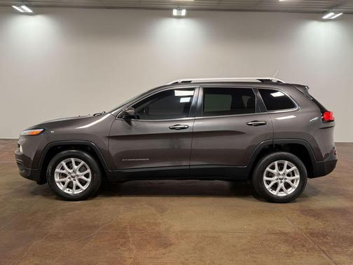 Brilliant Black Crystal Pearlcoat 2014 Jeep Cherokee Latitude