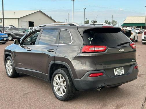 Brilliant Black Crystal Pearlcoat 2014 Jeep Cherokee Latitude