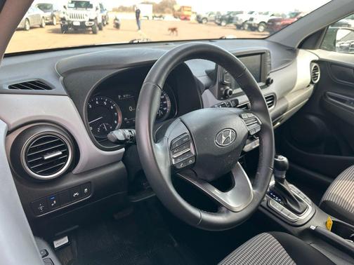 2021 Hyundai KONA SEL Plus