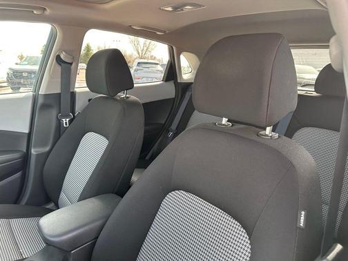 2021 Hyundai KONA SEL Plus