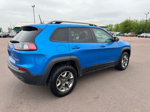 Hydro Blue Pearlcoat 2019 Jeep Cherokee Trailhawk