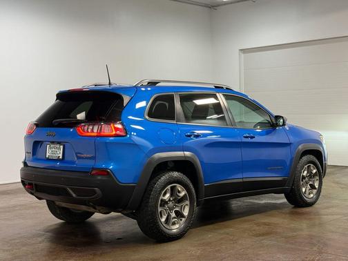 Hydro Blue Pearlcoat 2019 Jeep Cherokee Trailhawk