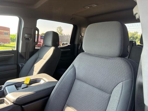 White Sands 2026 Chevrolet Silverado 1500 RST