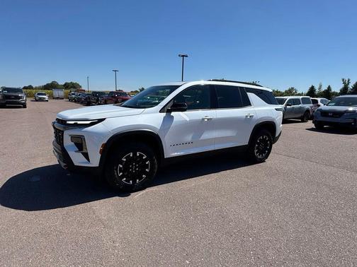Iridescent Pearl Tricoat 2025 Chevrolet Traverse Z71