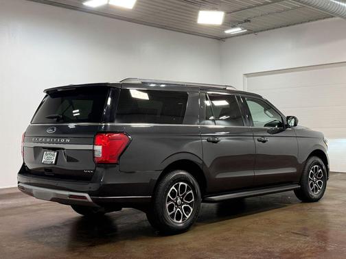 Gray Metallic 2024 Ford Expedition Max XLT