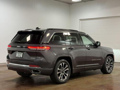 Baltic Gray Metallic Clearcoat 2024 Jeep Grand Cherokee Overland