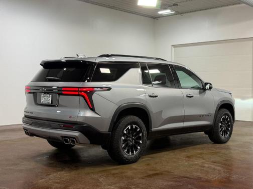 Sterling Grey Metallic 2025 Chevrolet Traverse Z71