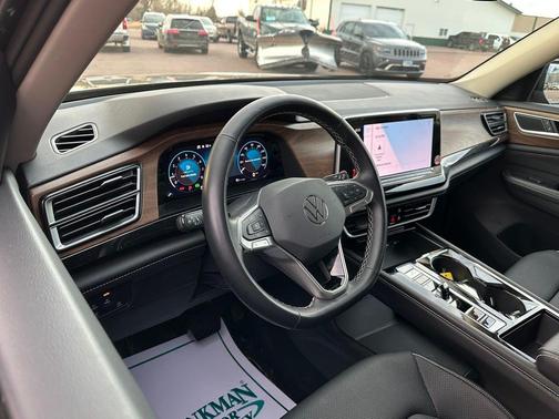 2025 Volkswagen Atlas 2.0T SE w/Technology 4MOTION