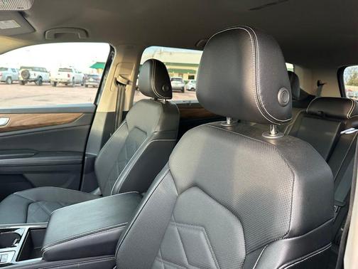 2025 Volkswagen Atlas 2.0T SE w/Technology 4MOTION