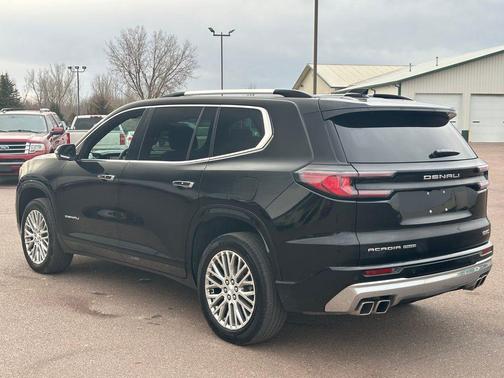2024 GMC Acadia Denali