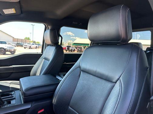 Oxford White 2024 Ford F-150 Lariat