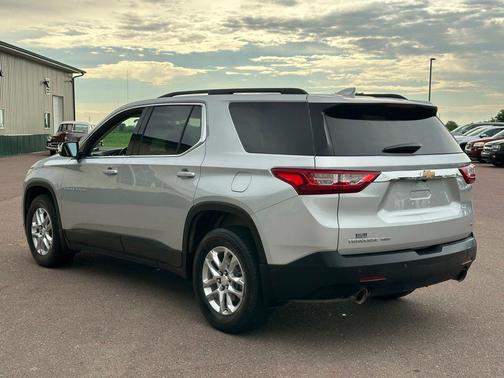 Silver Ice Metallic 2021 Chevrolet Traverse LT Cloth